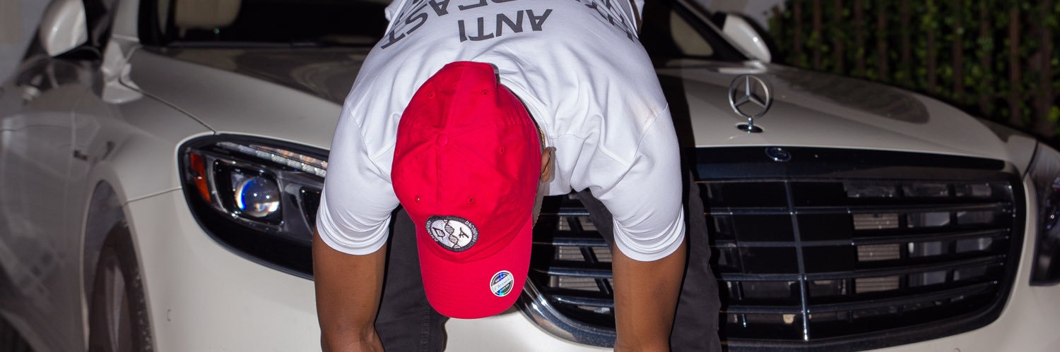 famodna's profile banner image