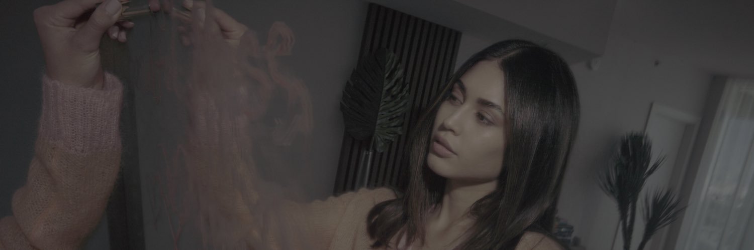 issarayee's profile banner image