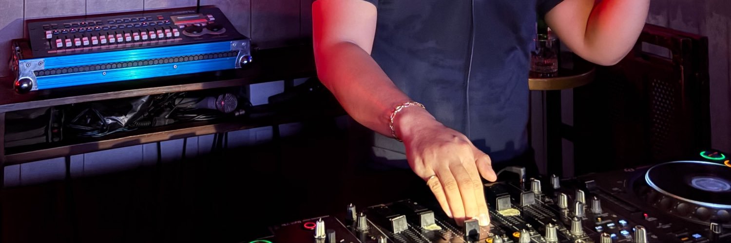 aditisticDJ's profile banner image