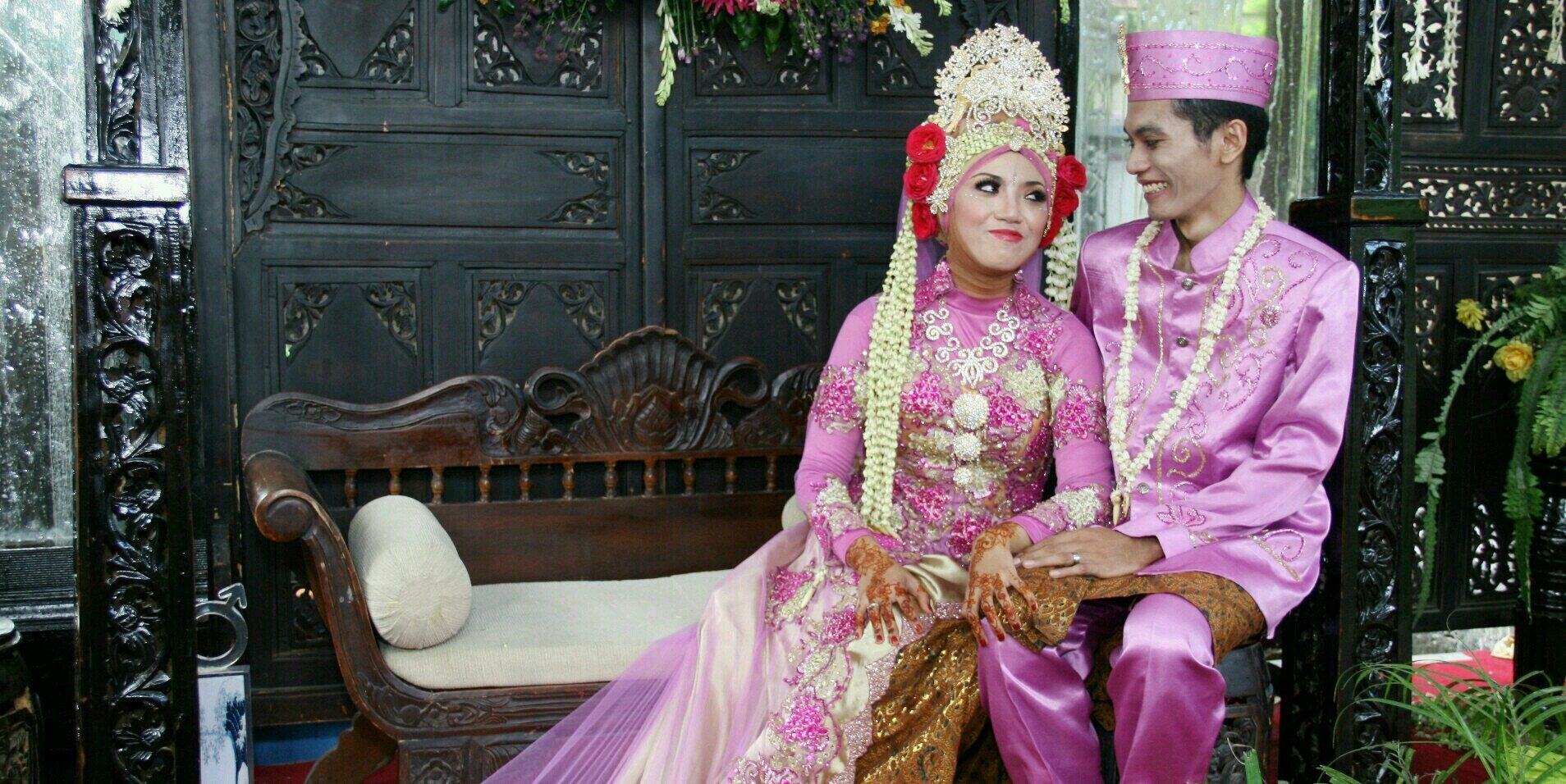 hennywardhani's profile banner image