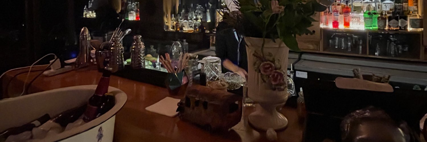 less banner