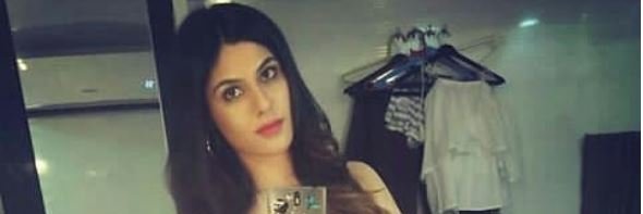 roshniofc's profile banner image