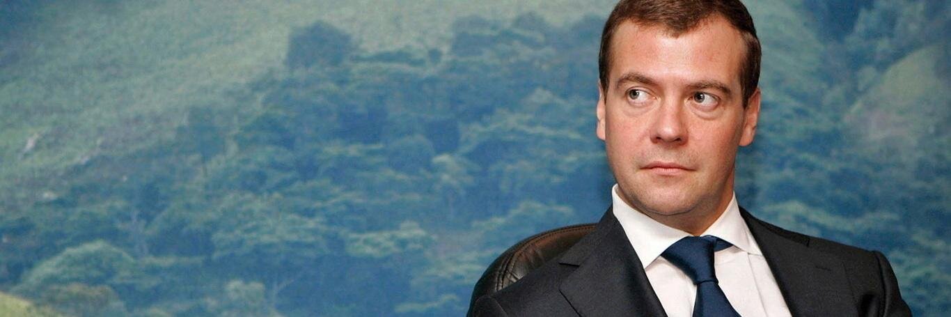 Айфон Медведева's banner