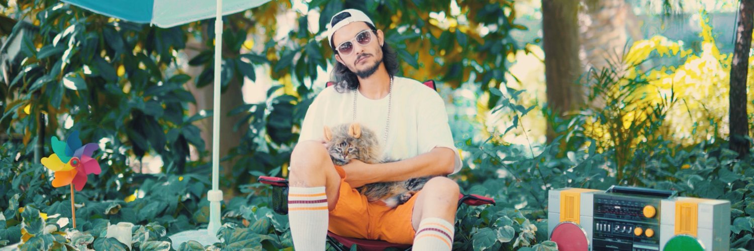 itscandoe's profile banner image