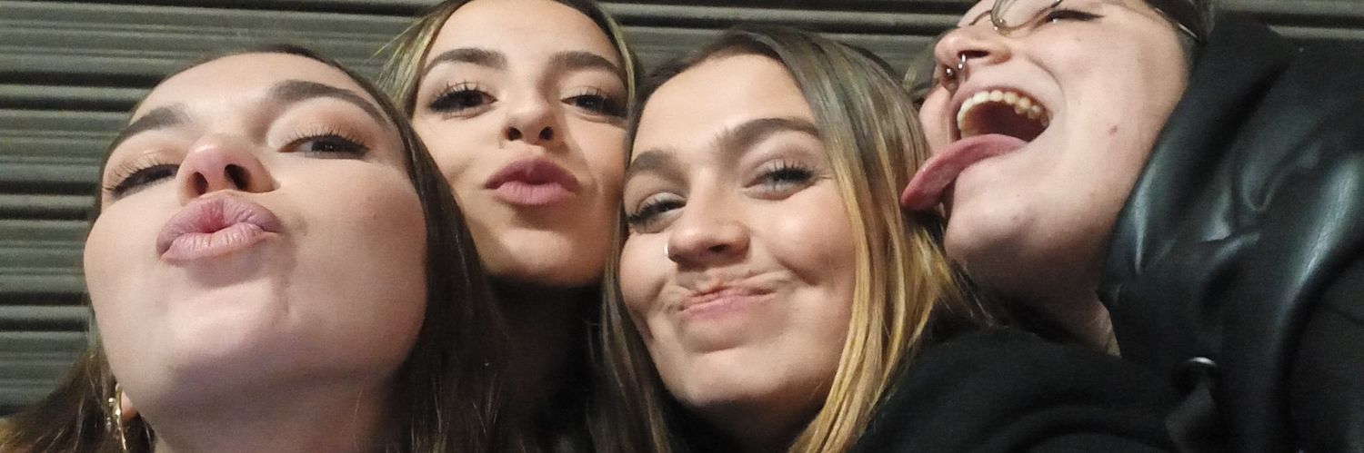 Paulaa🦋 banner