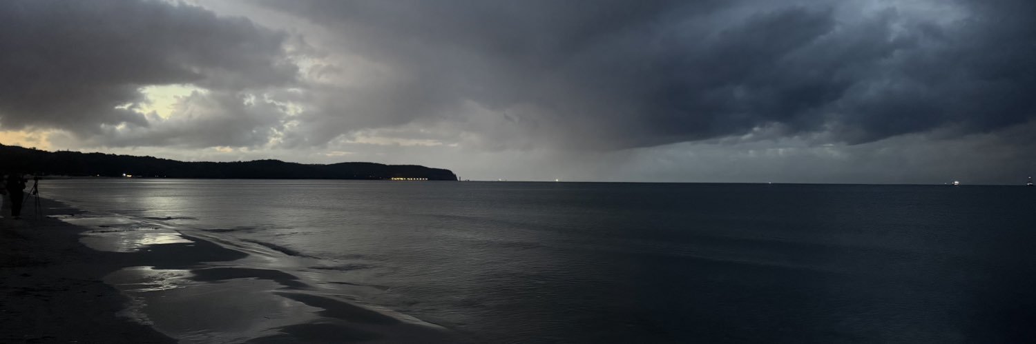 laaavend's profile banner image