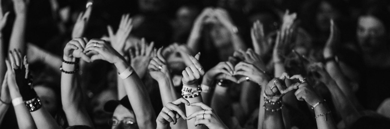 K𝐞𝐥𝐥𝐢𝐧 Q𝐮𝐢𝐧𝐧 banner