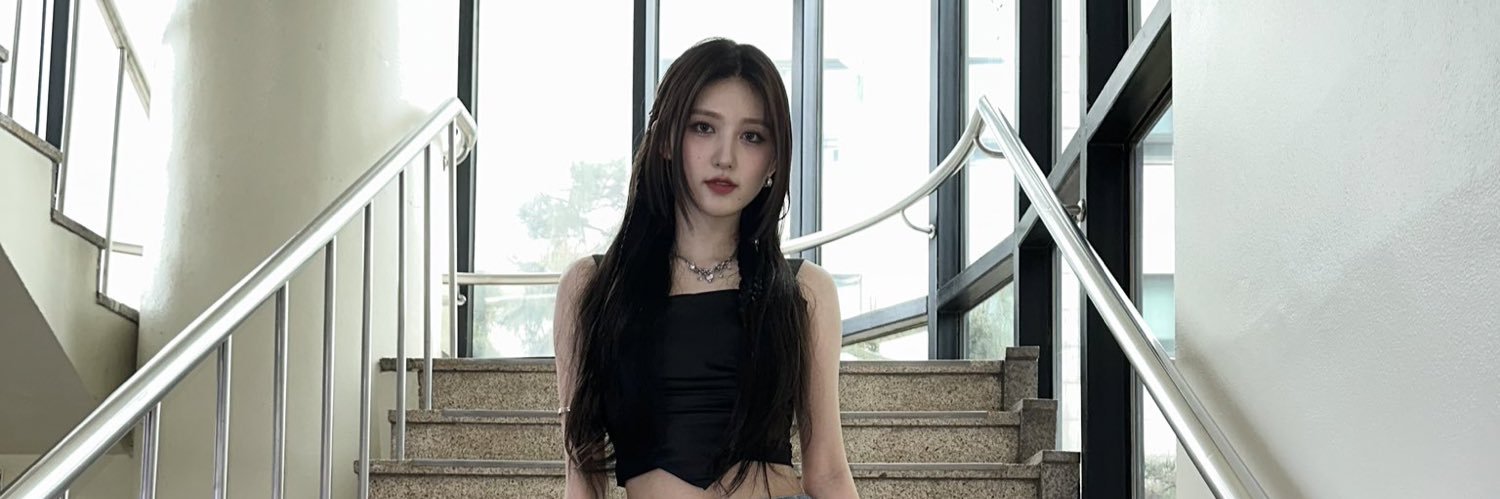 가을 is not cute anymore! banner