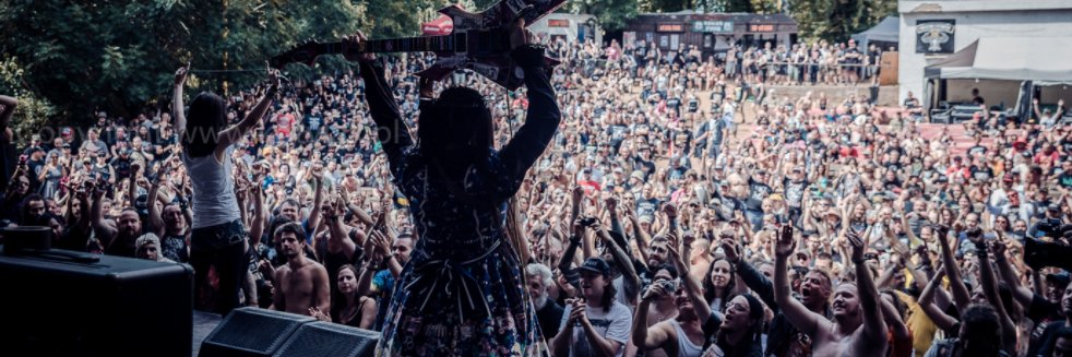 kuzunyan's profile banner image