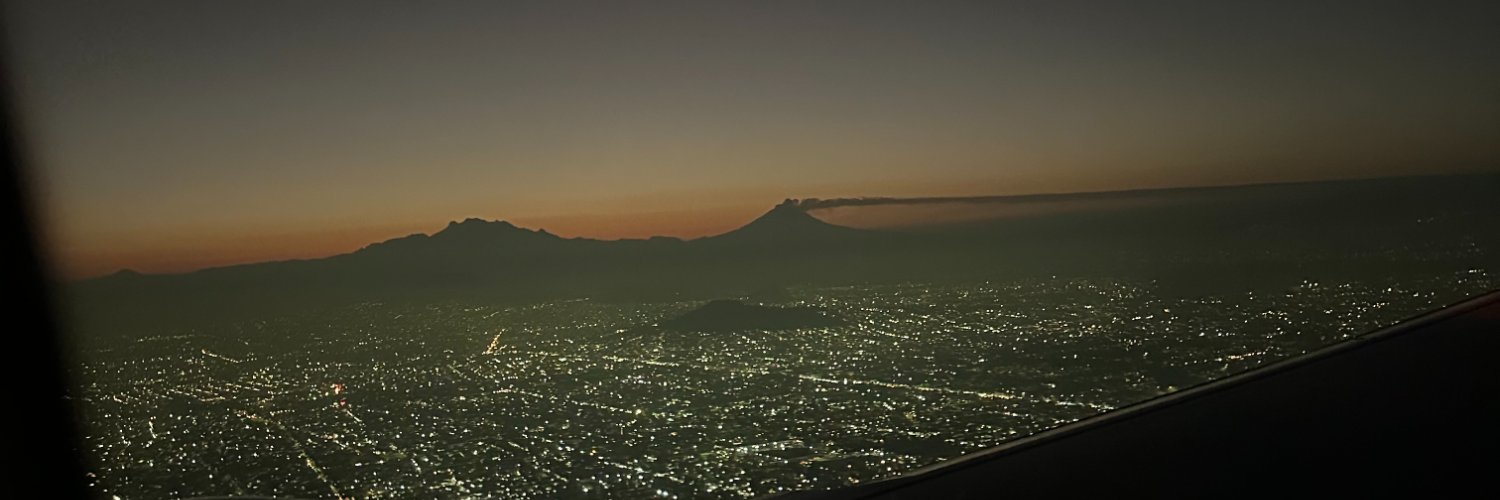 LarisaMtz's profile banner image
