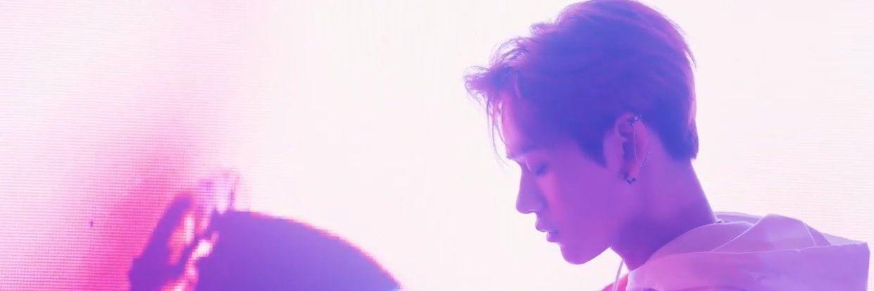 whxdes's profile banner image