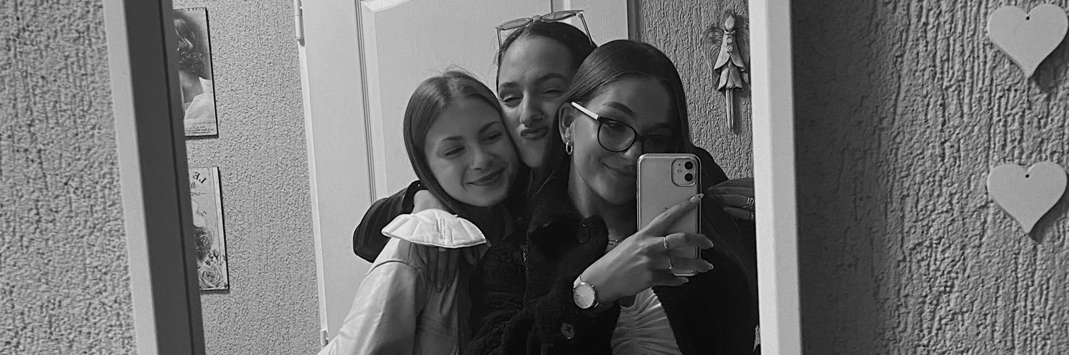 adelka🖤 banner