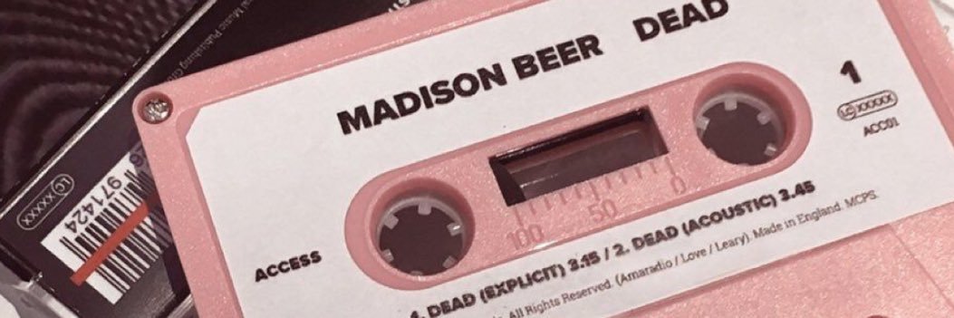 char 𑣿 💋🪩 banner