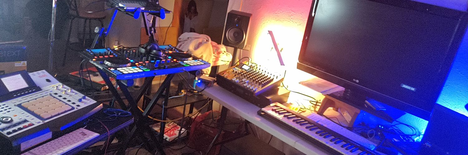 dirkdigga's profile banner image