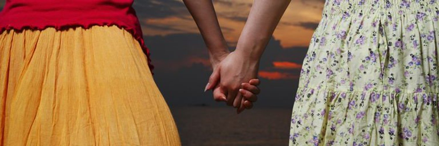 FreePorn ( FreeLesbianPor2) / Twitter