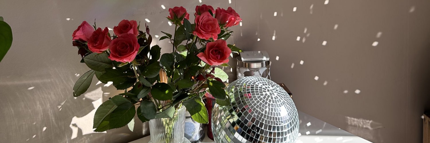 •𝑳𝒂𝒖𝒓𝒂 🔮 banner