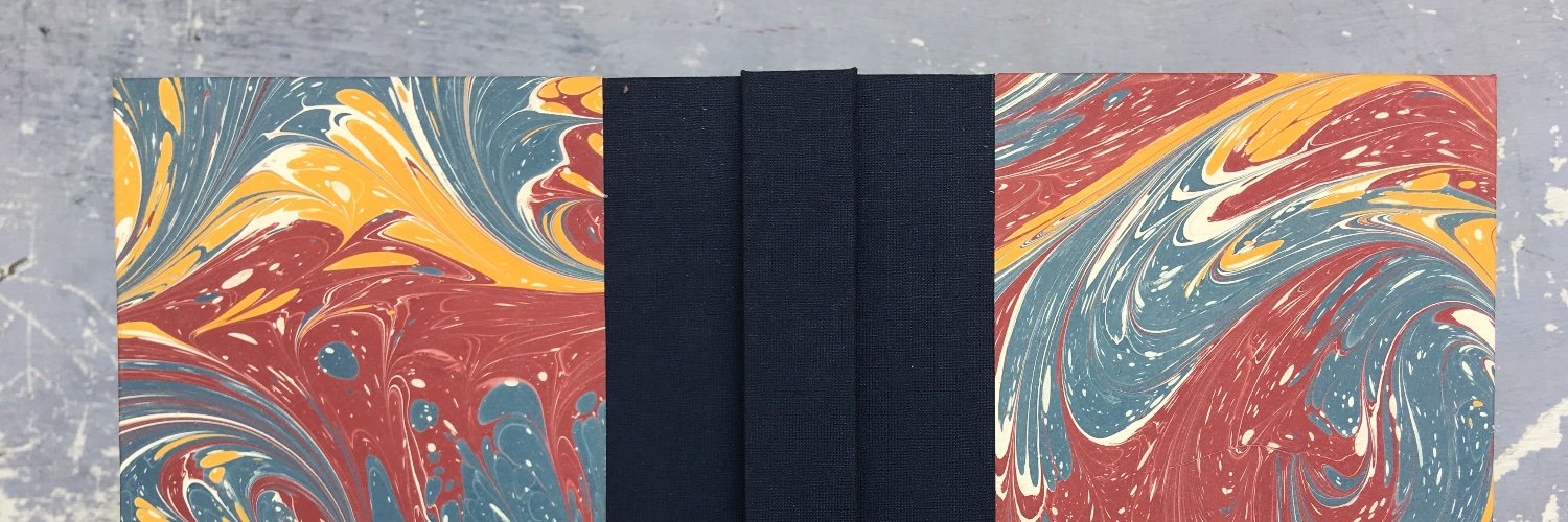 thebookhutter's profile banner image