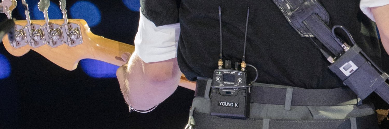 v banner