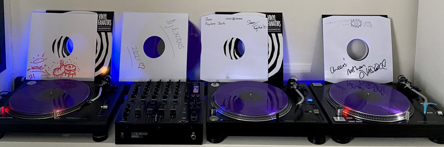 Gelli’s Music Vinyl banner