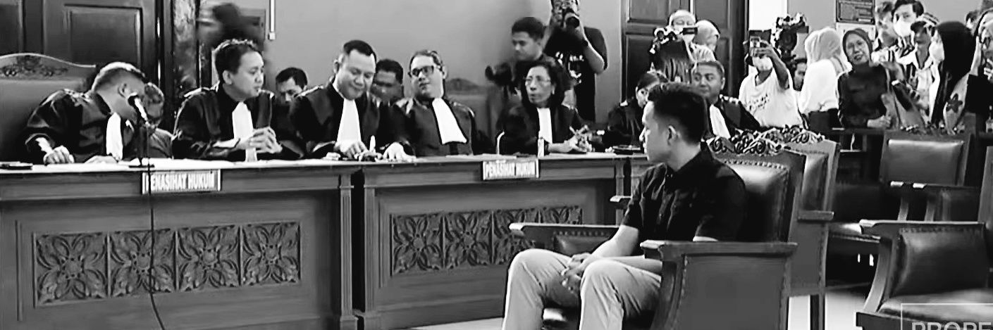 sɯɐıllıʍ ,ɔɯ banner