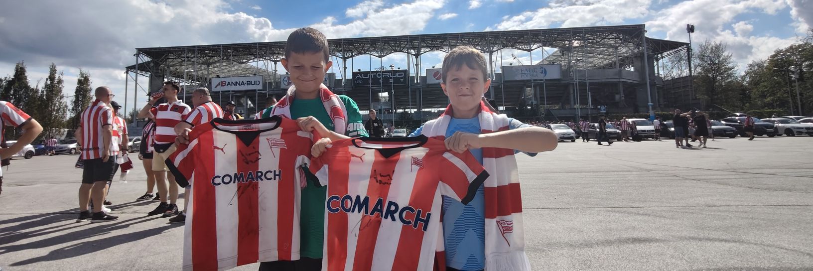 PiotrPee🇵🇱🇭🇺✝️⚪🔴⚪🔴⚪#pociagprawych banner