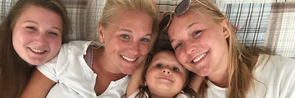 KCreadsALOT Profile Banner