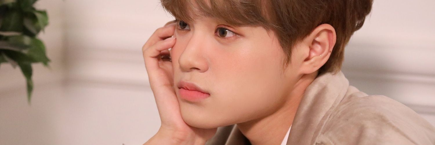 zz_kpop's profile banner image
