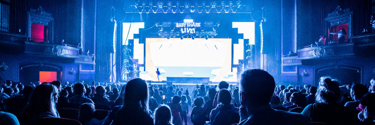 RoundRoomLive banner