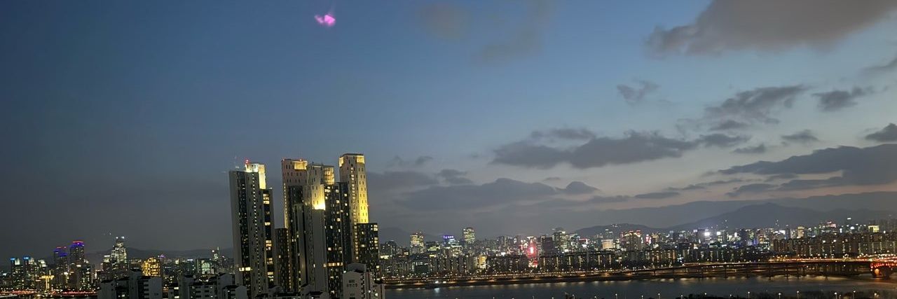 ◠ banner