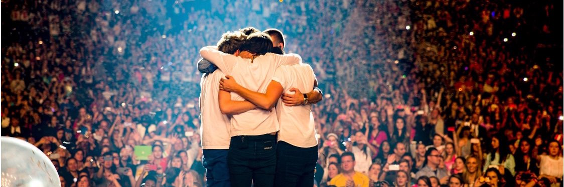 Dee 🧜‍♀️💁🏻‍♀️✨ banner