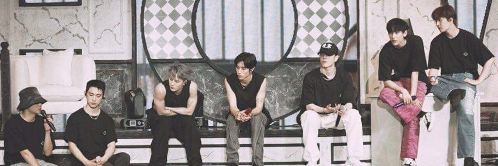 G.7 banner