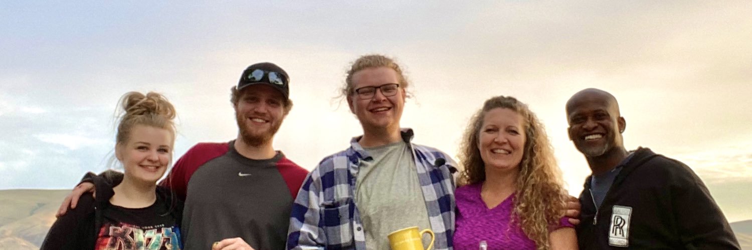 almoen24's profile banner image