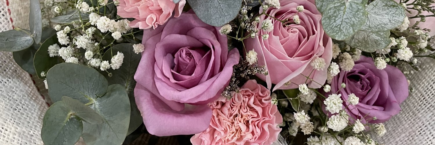 uzmaniza's profile banner image
