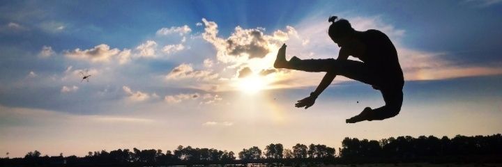 masdhonii's profile banner image