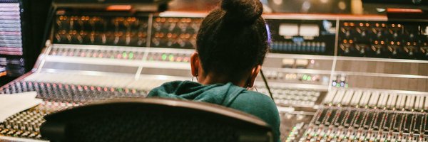 GirlsWriteNash Profile Banner