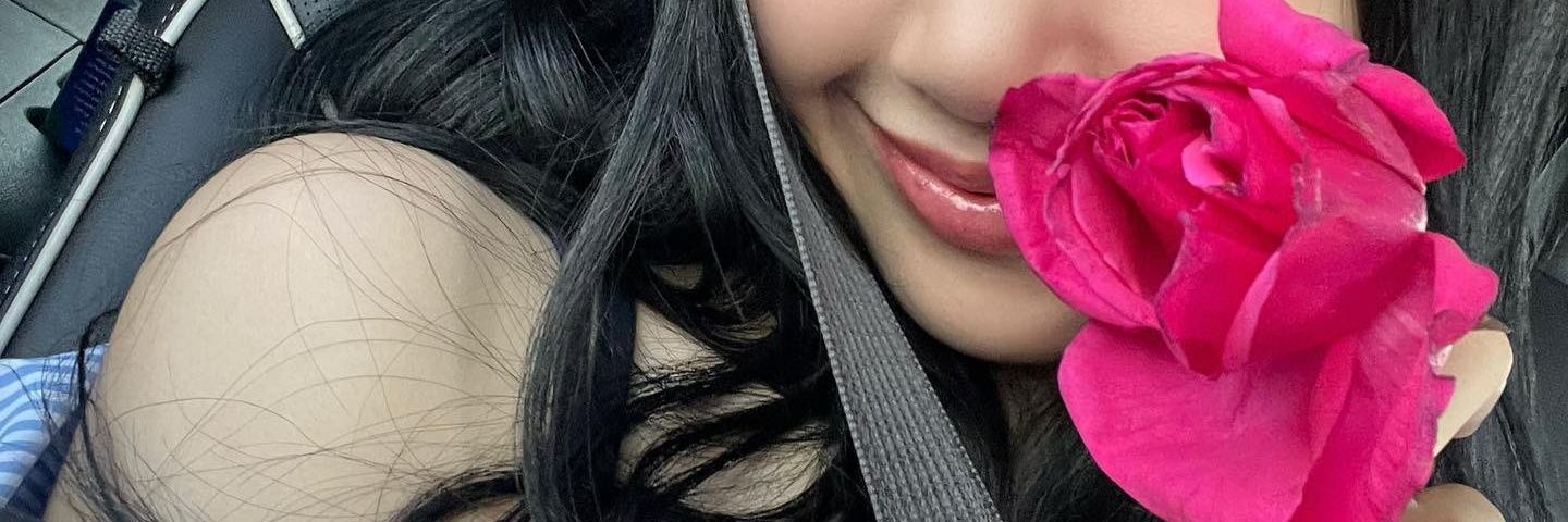 lalisasmole's profile banner image