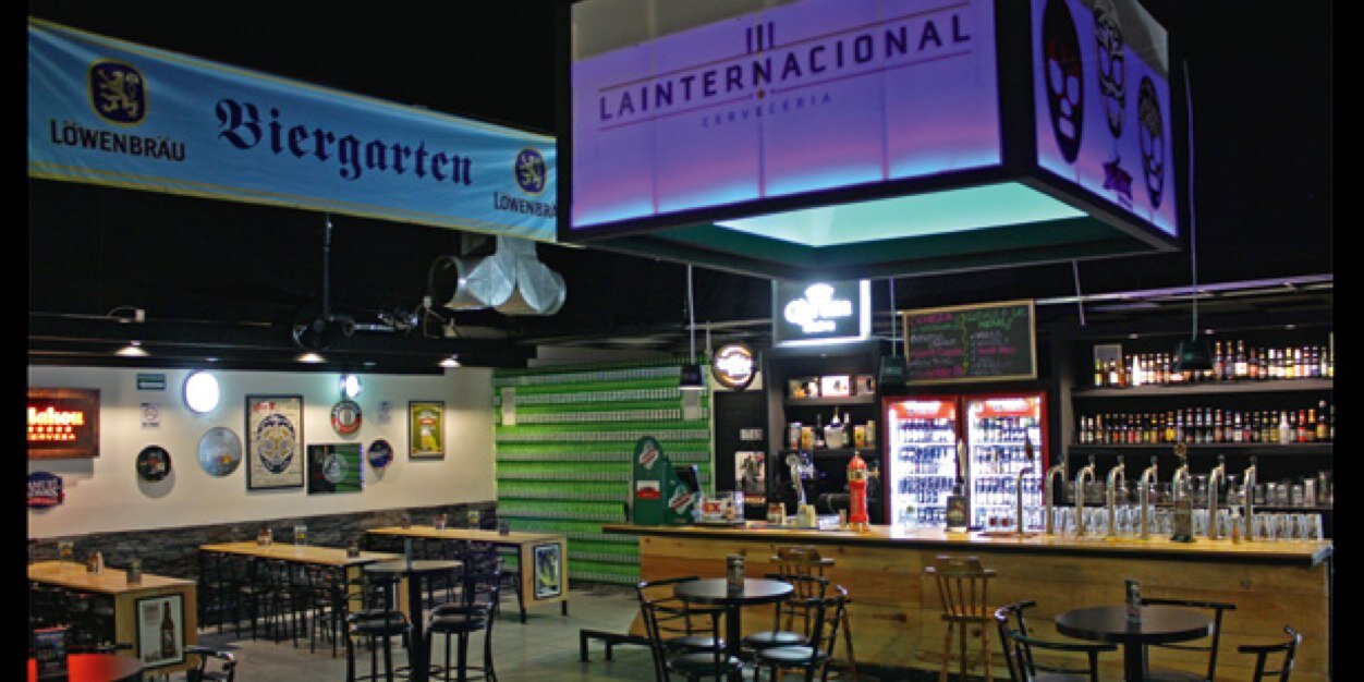 La Internacional banner