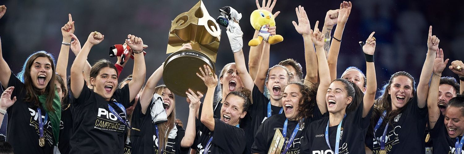 MelyR 🤍🐣🖤 banner