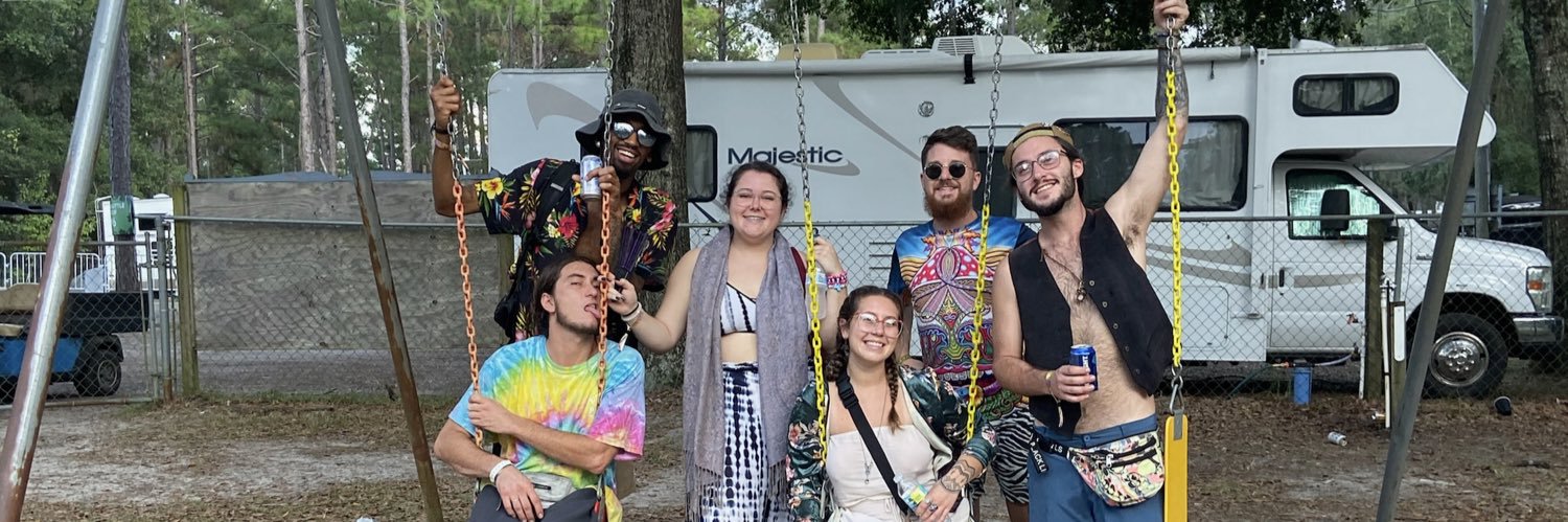 carolinepiotti's profile banner image