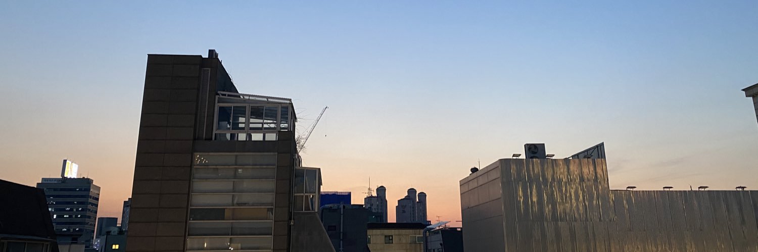 liyoooo's profile banner image
