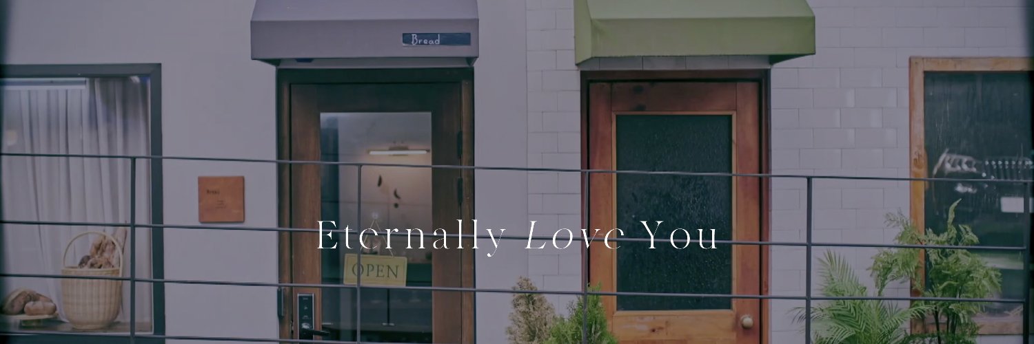 𝐴𝑢𝑔𝑙𝑜𝑤 banner
