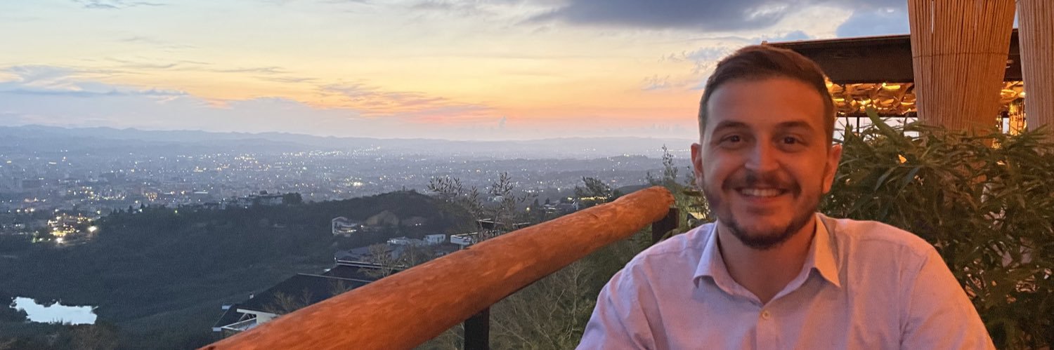 encantabora's profile banner image
