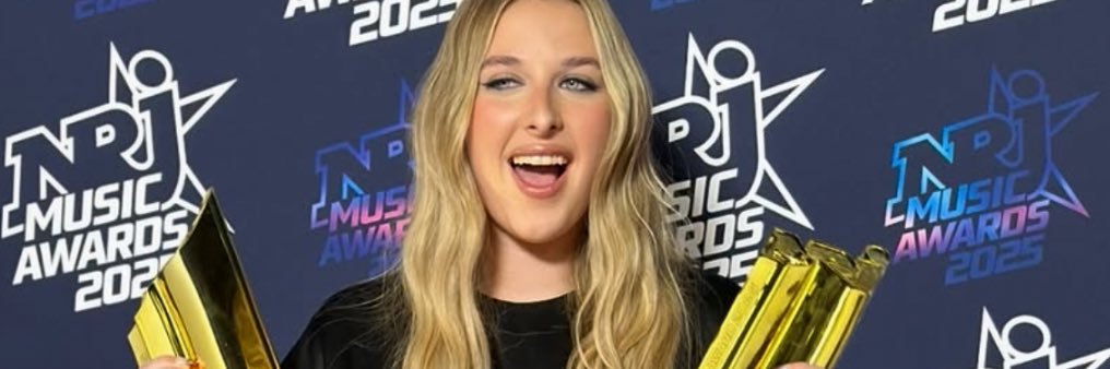 13Anaiss's profile banner image