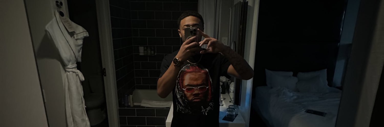 clydebellow_'s profile banner image