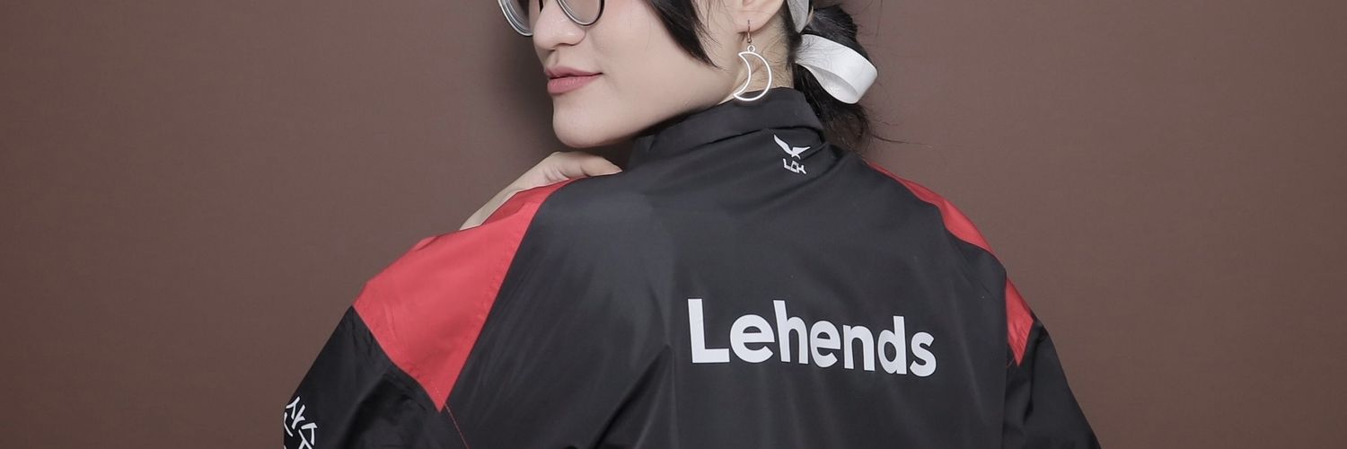 annahatora's profile banner image