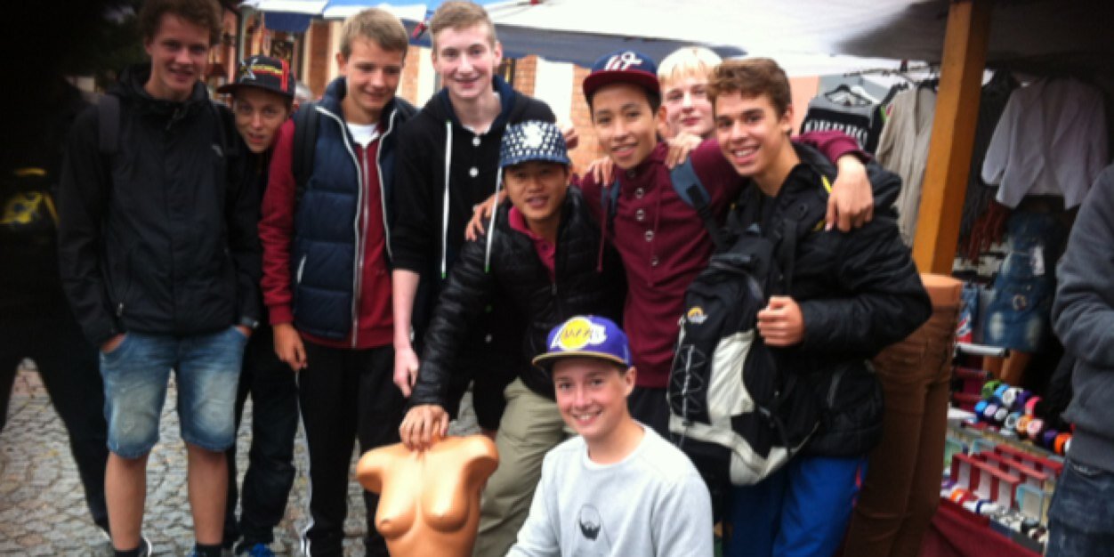 Young_MoIIer's profile banner image