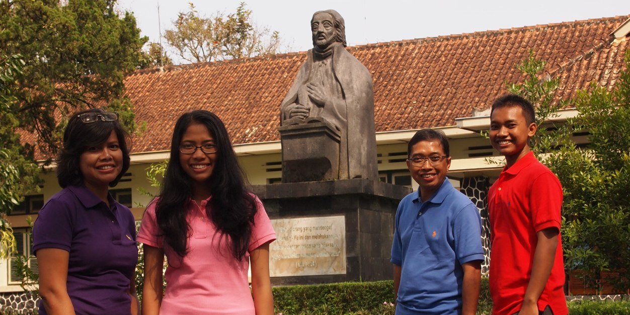 dambongwardhani's profile banner image