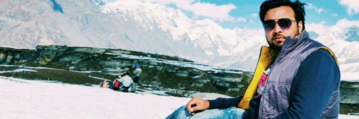 esarkhan's profile banner image