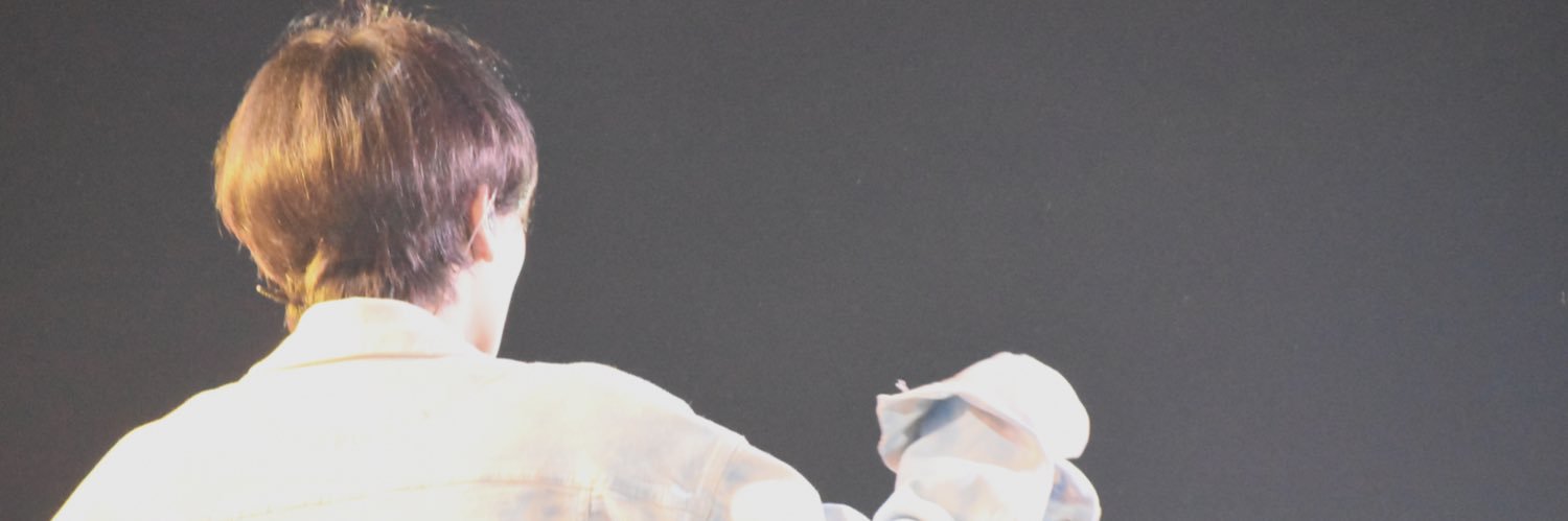 尹 banner