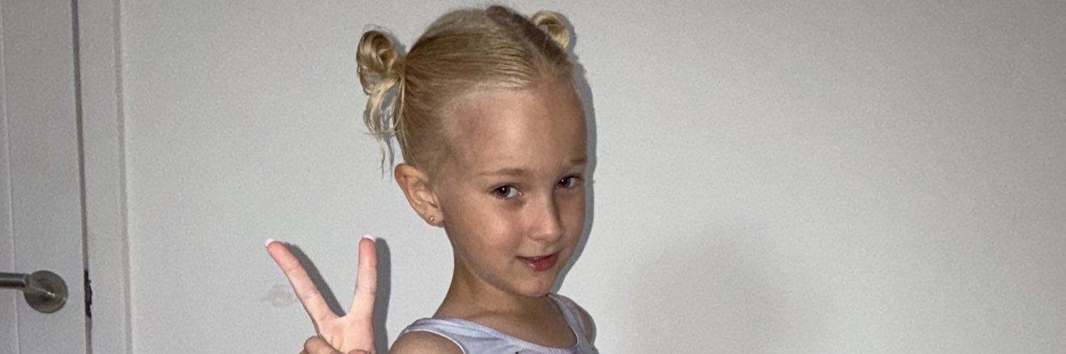 RadestockChloe's profile banner image